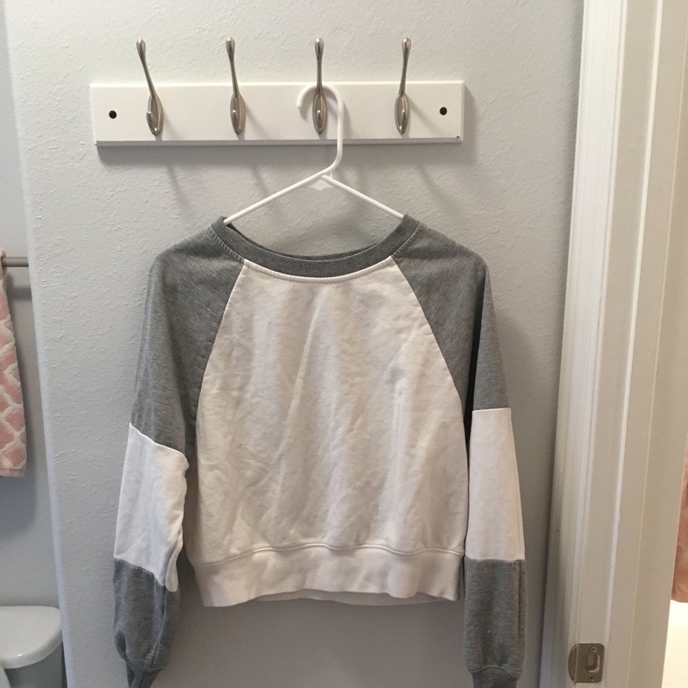 Garage Grey and White Long Sleeve Small💛